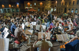 25 e 26 Febbraio due occasioni per ballare con l’Orchestrona della Scuola di musica popolare